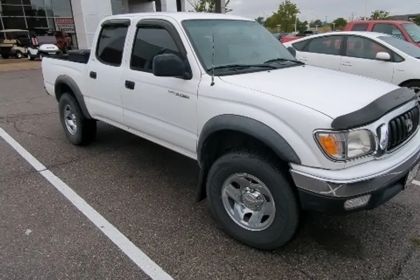 2002 Toyota Tacoma PreRunner photo 1