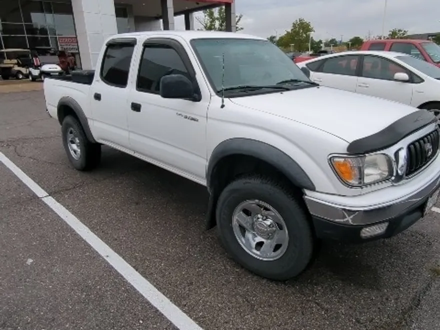 2002 Toyota Tacoma PreRunner V6 photo 1