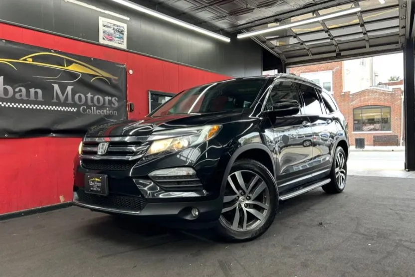 2018 Honda Pilot Touring photo 1