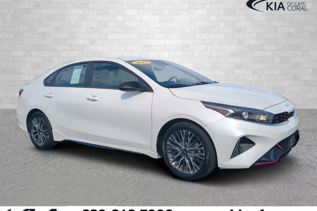 2022 Kia Forte GT-Line photo 1