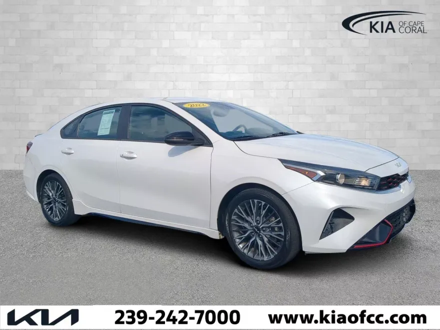 2022 Kia Forte GT-Line photo 1