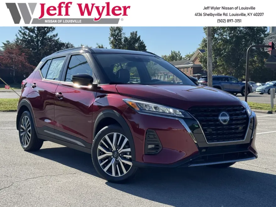 2023 Nissan Kicks SR photo 1