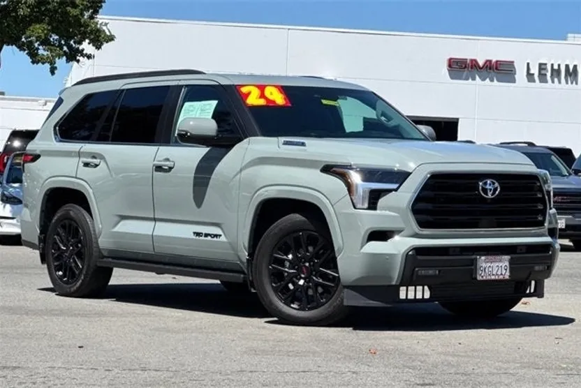 2024 Toyota Sequoia SR5 photo 1