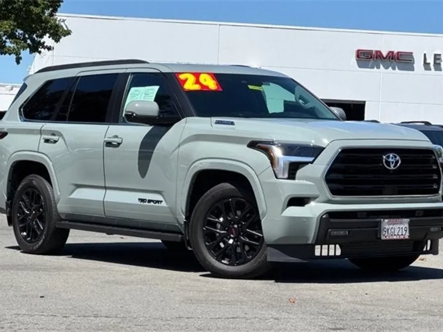 2024 Toyota Sequoia SR5 photo 1