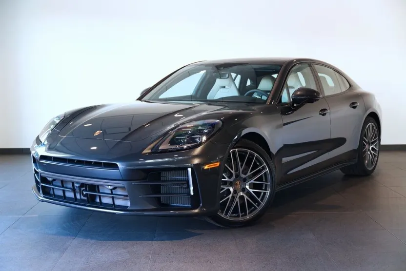 2025 Porsche Panamera 4 photo 1