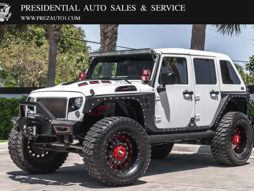 2017 Jeep Wrangler Unlimited Sahara photo 1