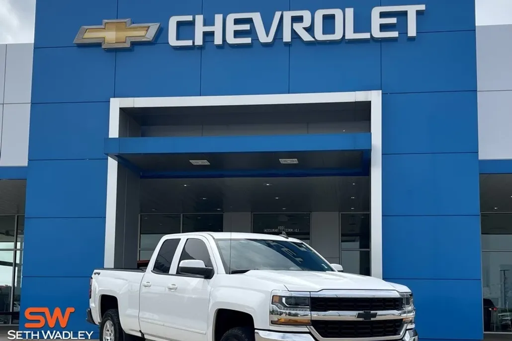 2019 Chevrolet Silverado 1500 LT photo 1