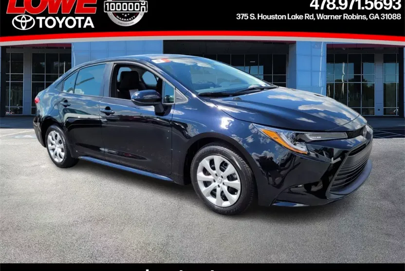 2025 Toyota Corolla LE photo 1