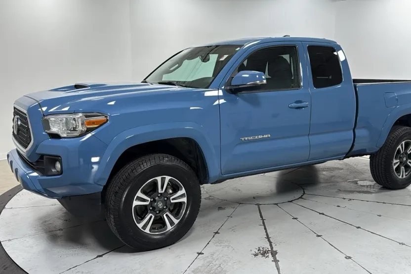 2019 Toyota Tacoma TRD Sport 4x4 Access Cab photo 1