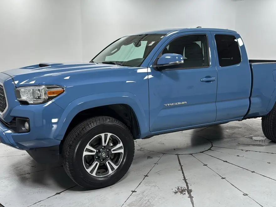 2019 Toyota Tacoma TRD Sport 4x4 Access Cab photo 1