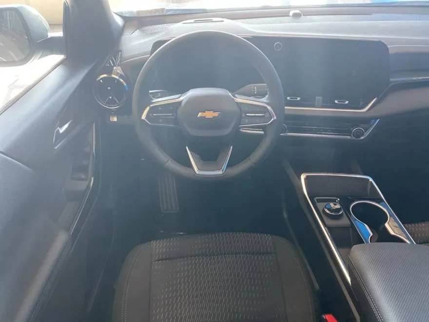 2026 Chevrolet Equinox LT photo 1