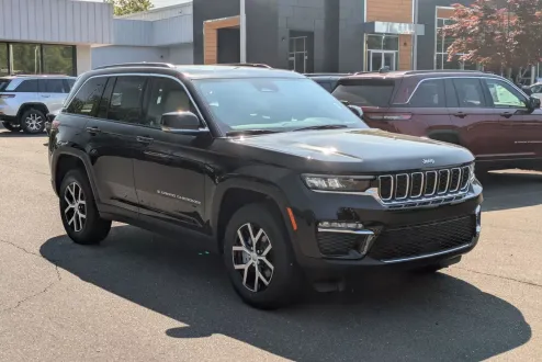 2025 Jeep Grand Cherokee Limited photo 3