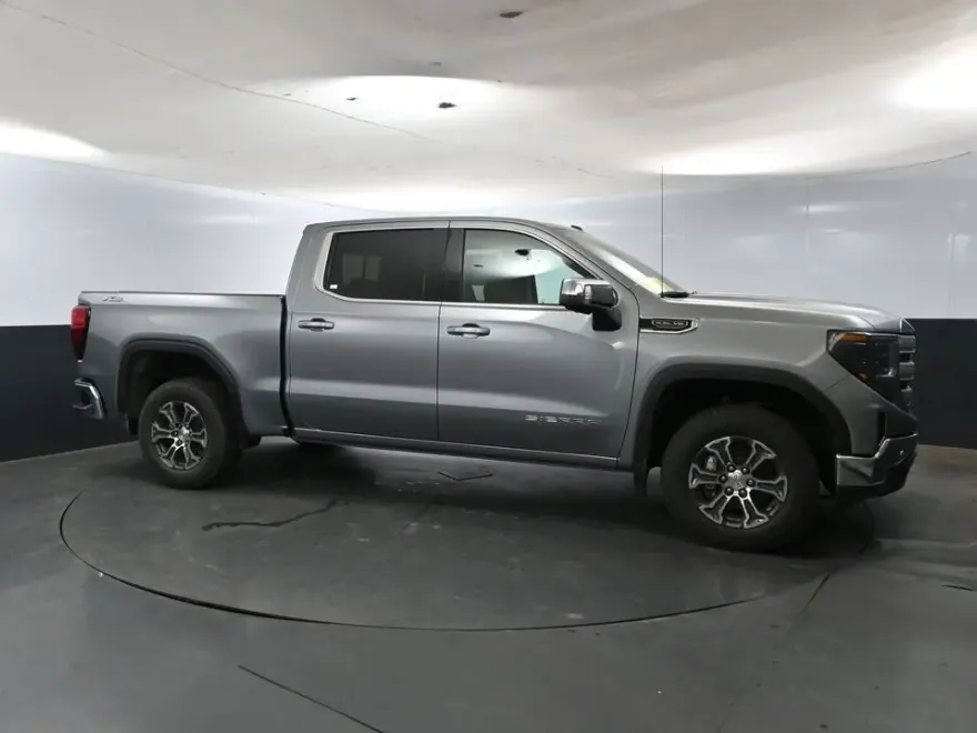 2025 Gmc Sierra 1500 SLE photo 3