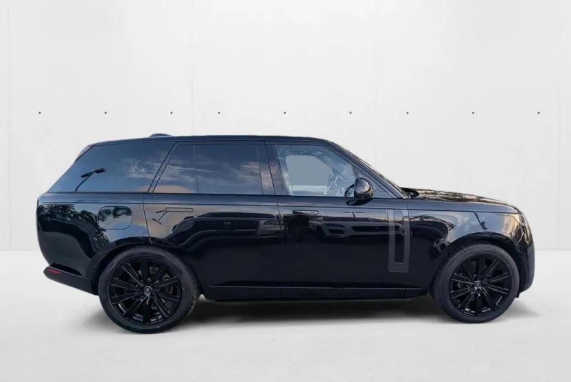 2023 Land Rover Range Rover SE photo 1