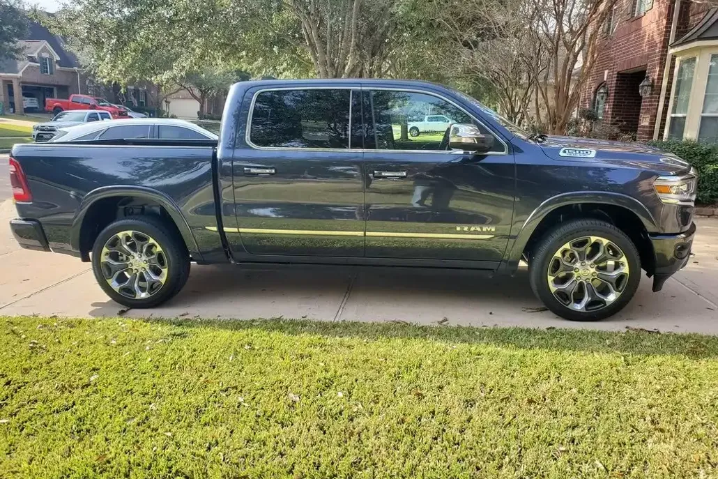 2021 Ram 1500 Laramie photo 1