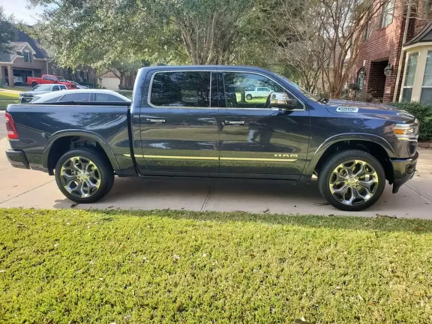 2021 Ram 1500 Laramie photo 1