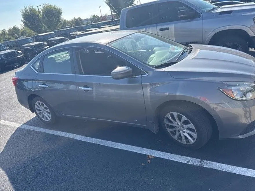 2019 Nissan Sentra SV photo 1
