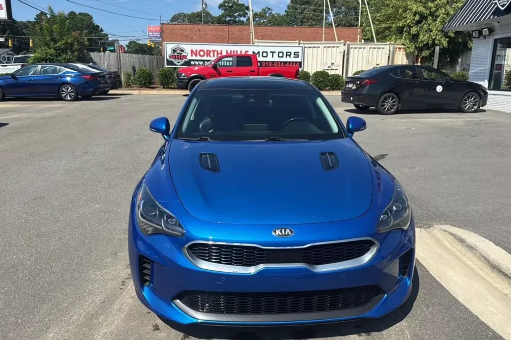 2019 Kia Stinger Premium photo 1