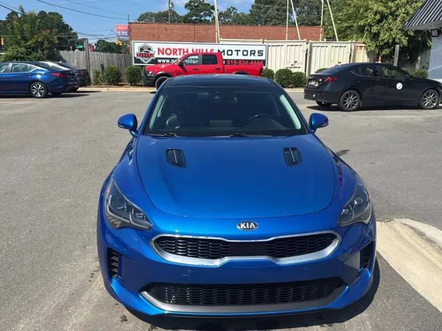 2019 Kia Stinger Premium photo 1