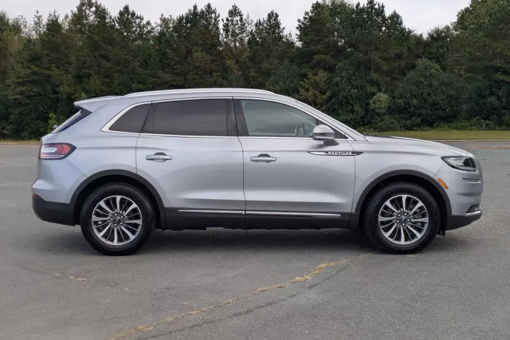 2021 Lincoln Nautilus Standard photo 1