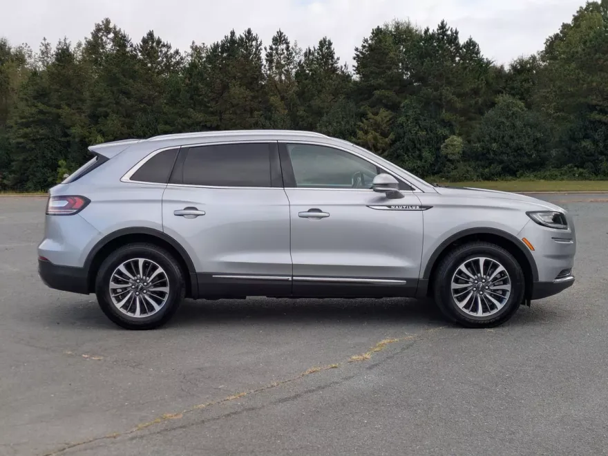 2021 Lincoln Nautilus Standard photo 1