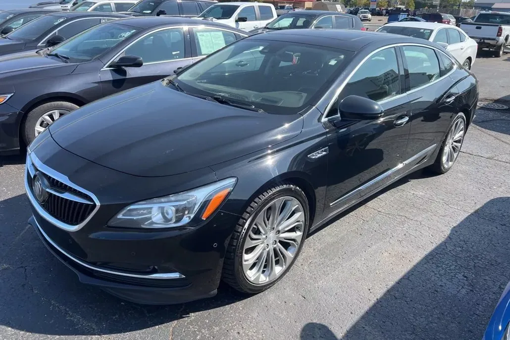 2017 Buick LaCrosse Premium photo 1