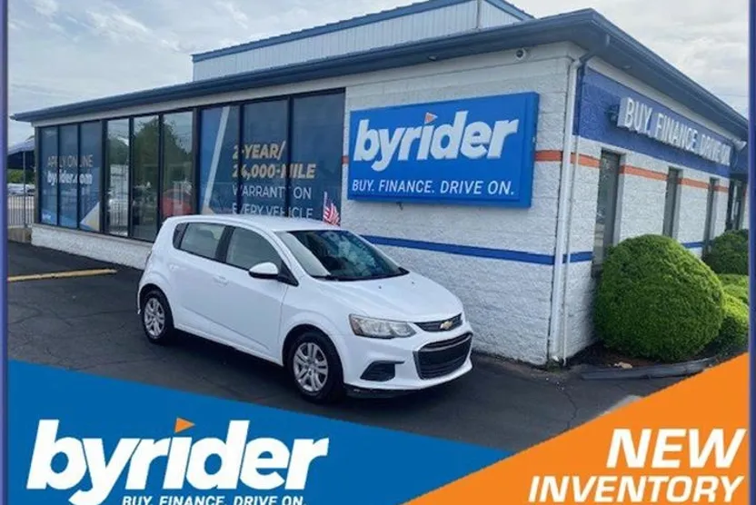 2017 Chevrolet Sonic LT photo 1