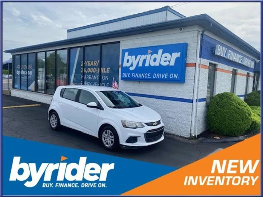 2017 Chevrolet Sonic LT photo 1