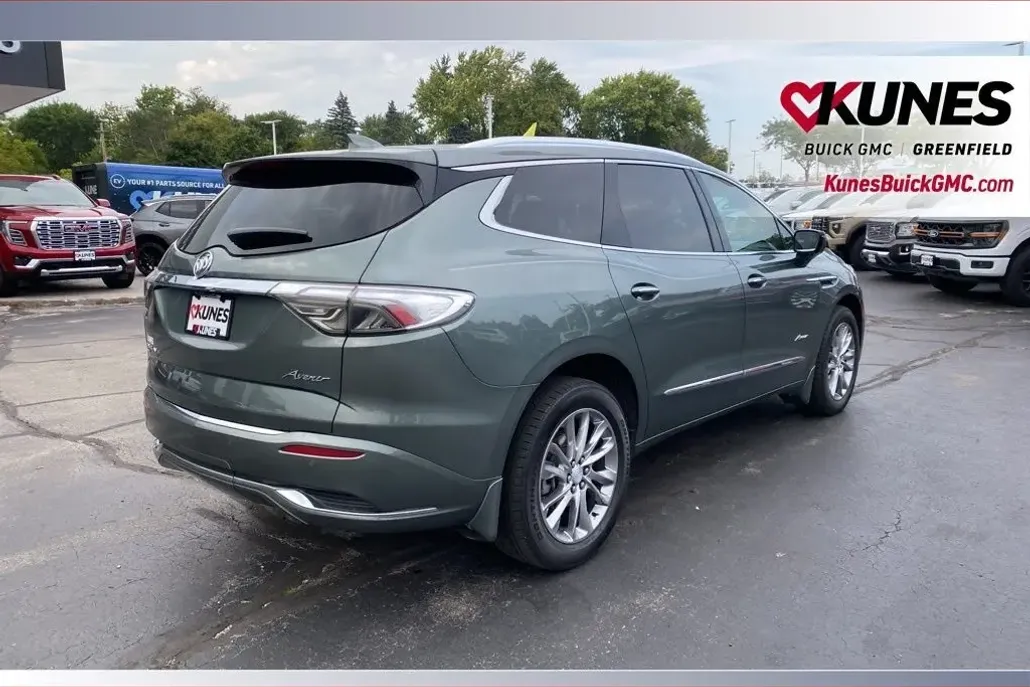 2022 Buick Enclave Avenir photo 1
