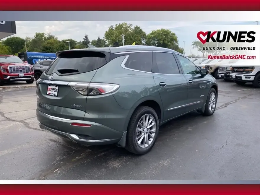 2022 Buick Enclave Avenir photo 1