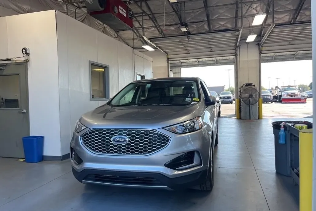 2024 Ford Edge SEL photo 1