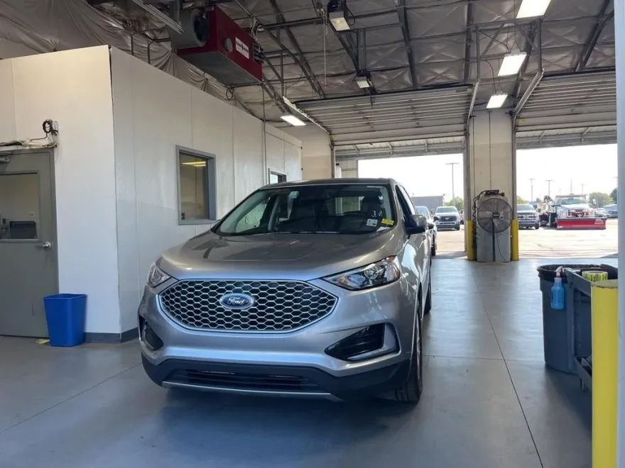 2024 Ford Edge SEL photo 1