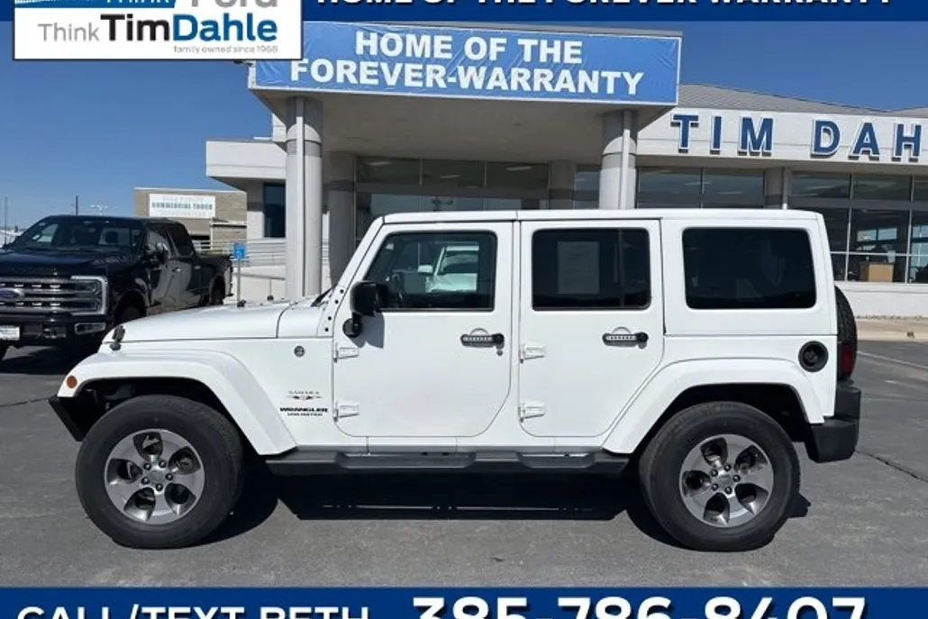 2017 Jeep Wrangler Unlimited Sahara photo 1