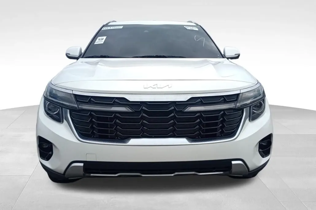2025 Kia Seltos S photo 1