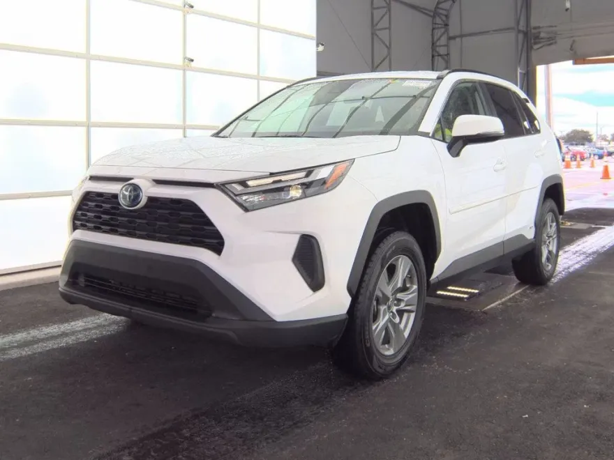 2024 Toyota RAV4 Hybrid LE photo 1