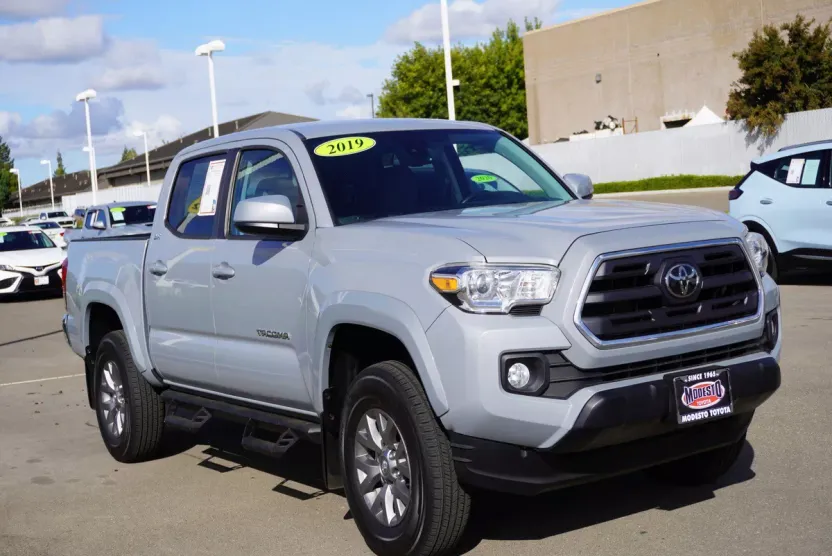 2019 Toyota Tacoma SR5 V6 photo 1