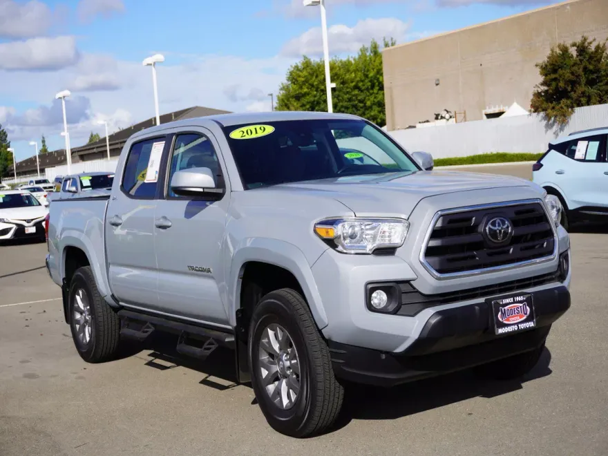 2019 Toyota Tacoma SR5 V6 photo 1
