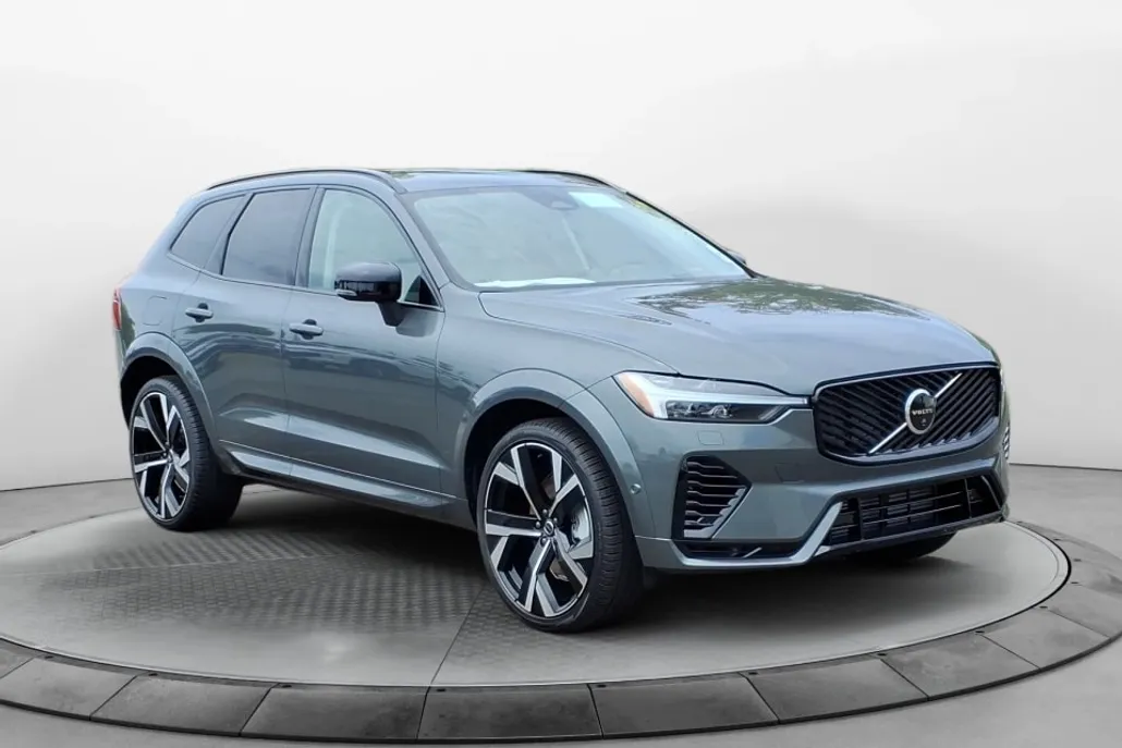 2026 Volvo XC60 Hybrid T8 photo 1