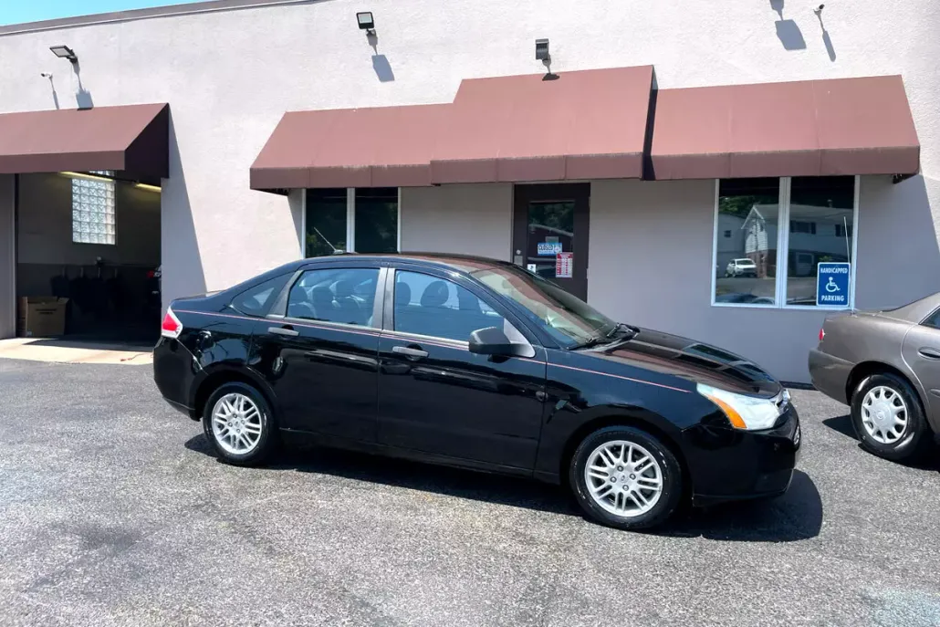 2010 Ford Focus Sedan photo 1