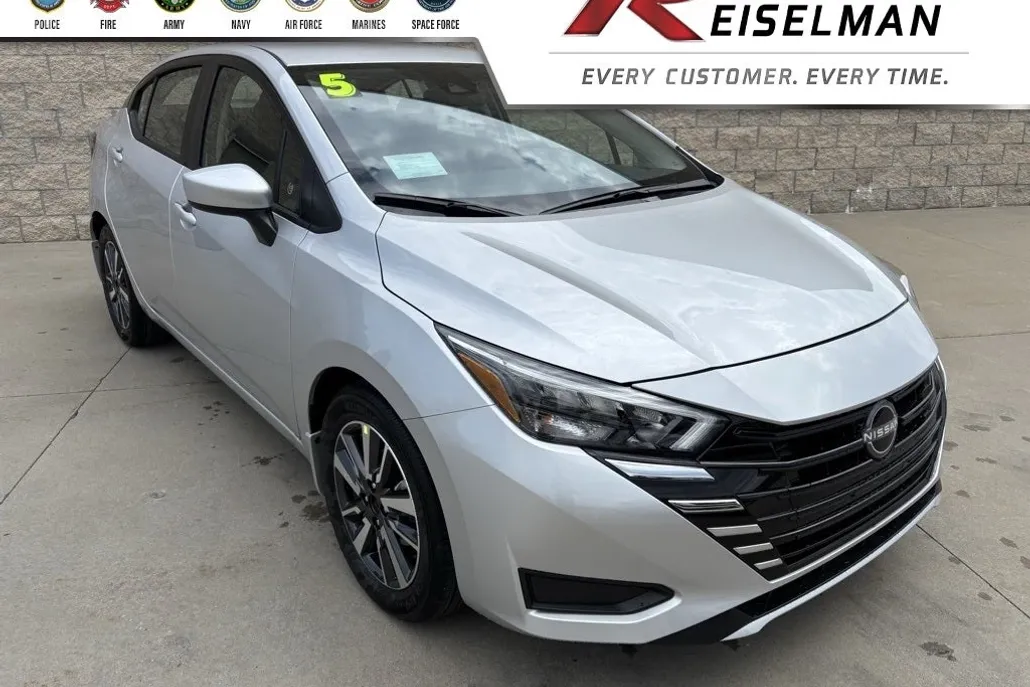 2025 Nissan Versa 1.6 SV photo 1