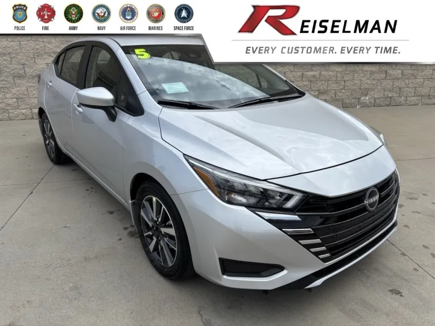 2025 Nissan Versa 1.6 SV photo 1
