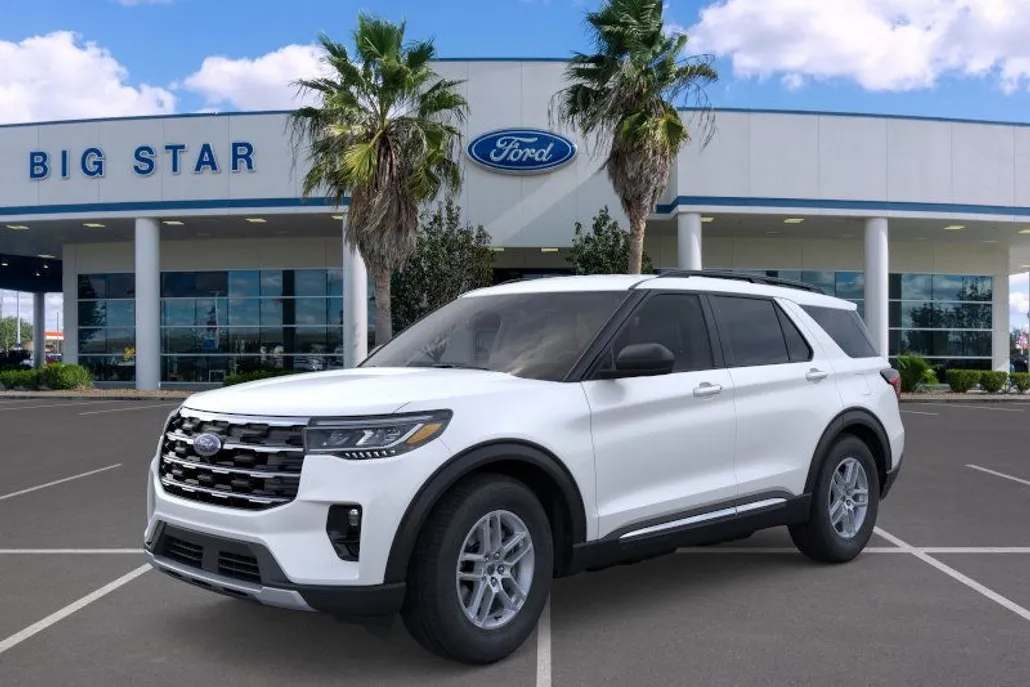 2025 Ford Explorer photo 1