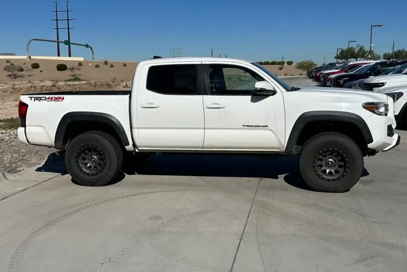 2019 Toyota Tacoma TRD Off-Road photo 1
