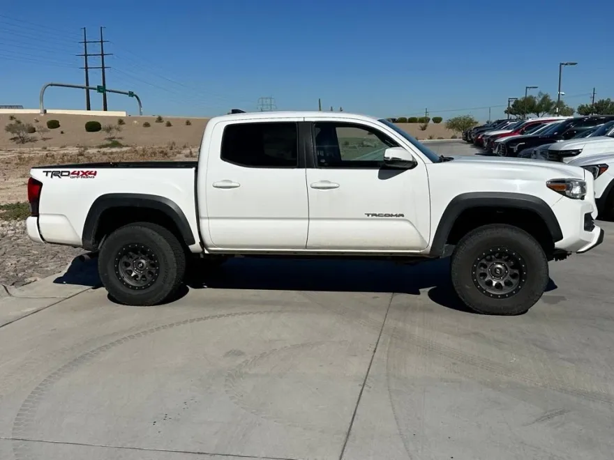 2019 Toyota Tacoma TRD Off-Road photo 1