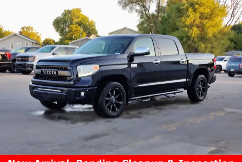 2017 Toyota Tundra Platinum photo 1
