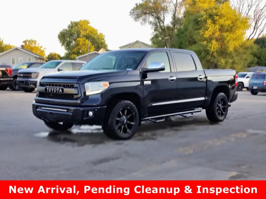 2017 Toyota Tundra Platinum photo 1