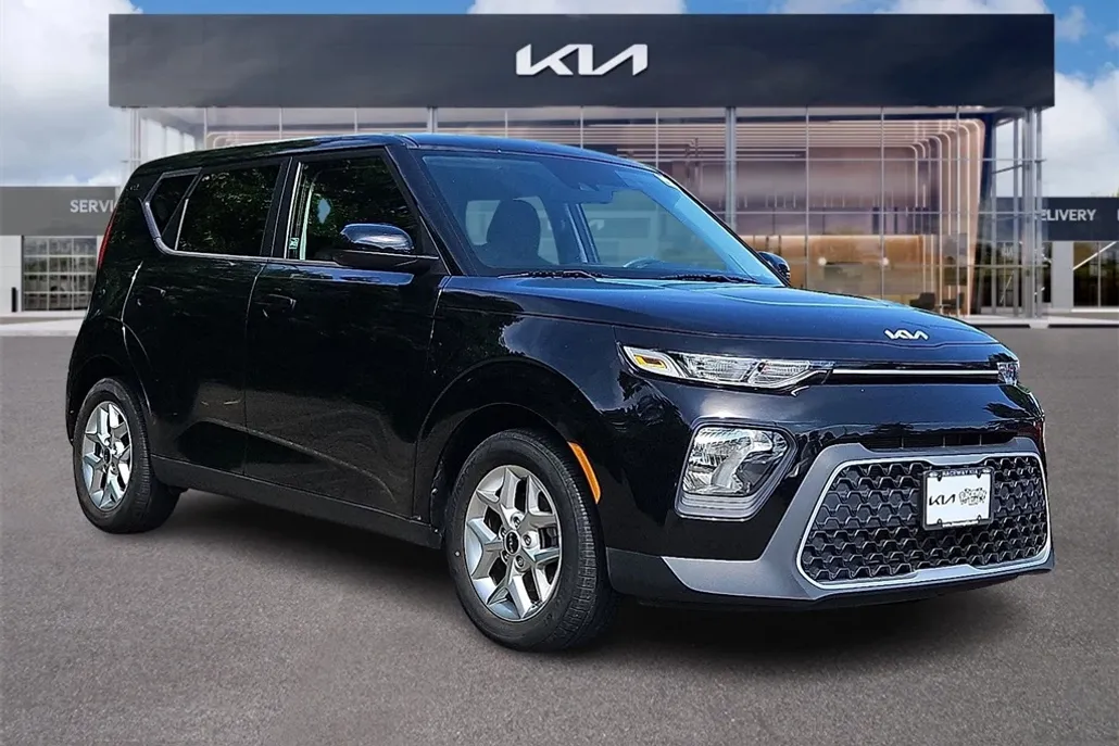 2022 Kia Soul LX photo 1