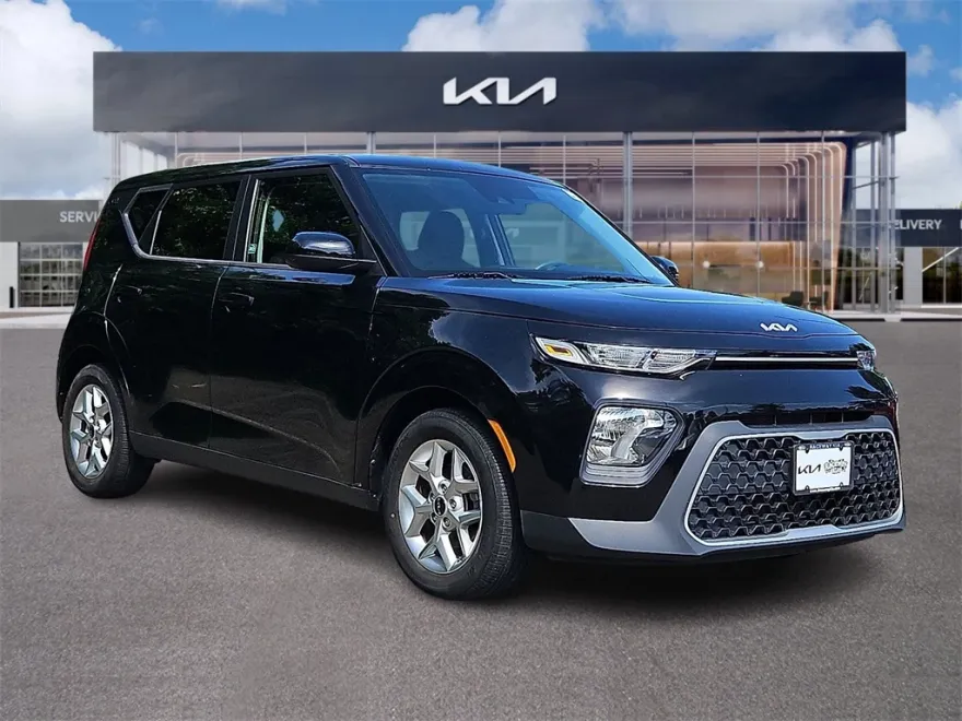 2022 Kia Soul LX photo 1