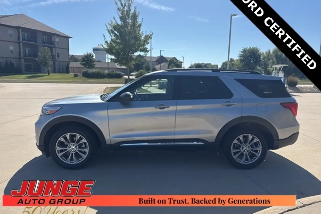 2022 Ford Explorer XLT photo 1