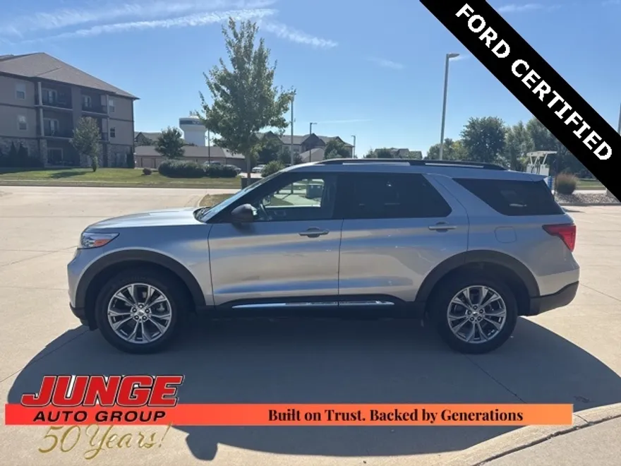 2022 Ford Explorer XLT photo 1